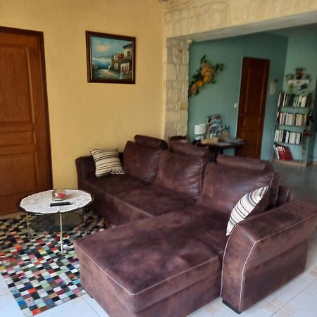 Les Quatre Saisons Villa Saint-Angeau Bagian luar foto