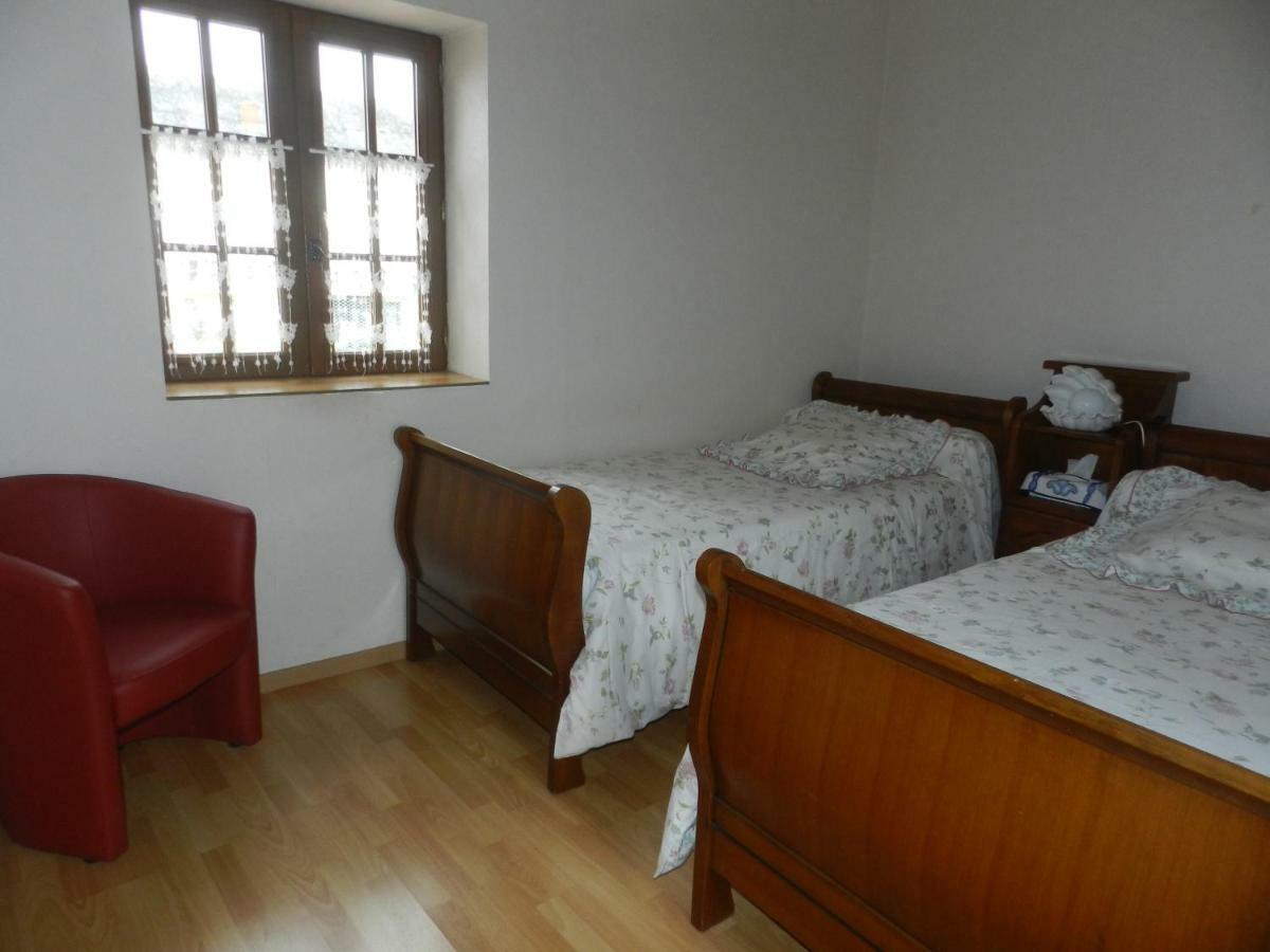 Les Quatre Saisons Villa Saint-Angeau Bagian luar foto