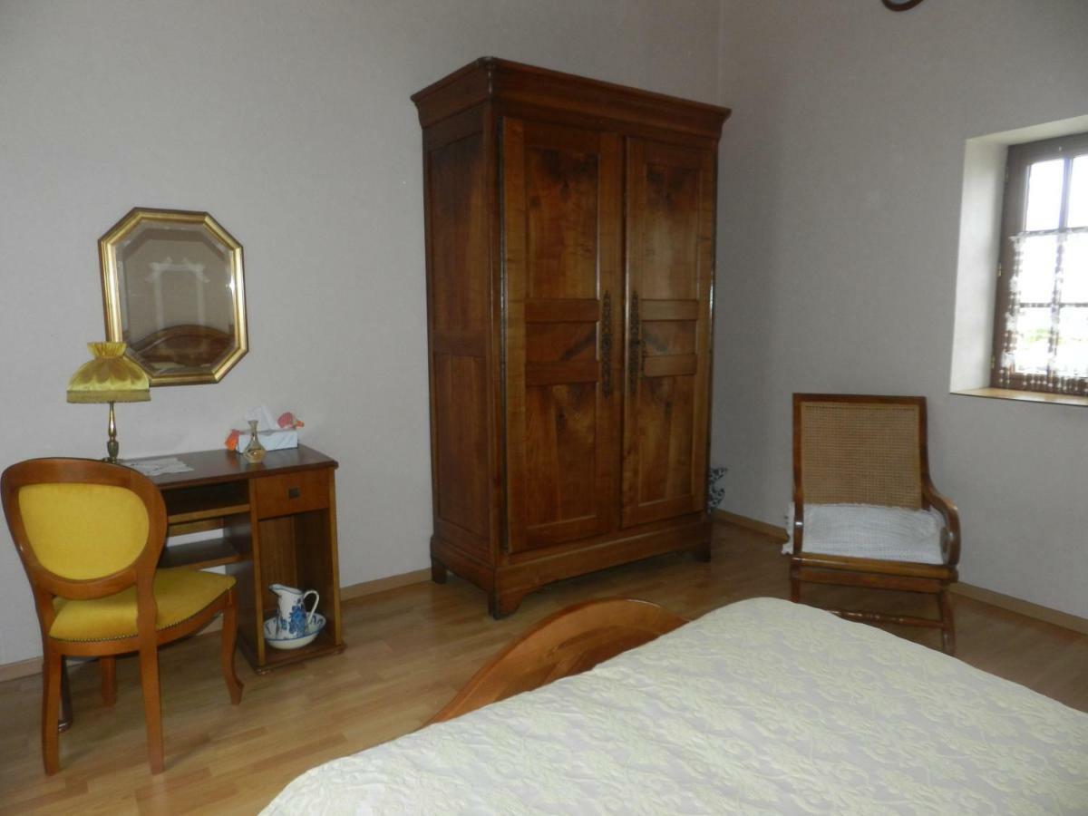 Les Quatre Saisons Villa Saint-Angeau Bagian luar foto